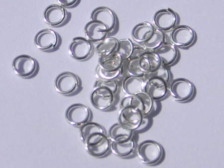 Spojovac krouek 4 mm - barva stbrn